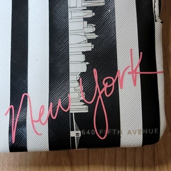 VICTORIA'S SECRET BLACK AND WHITE STRIPED "NEW YORK" WRISTLET - Picture 4 of 6